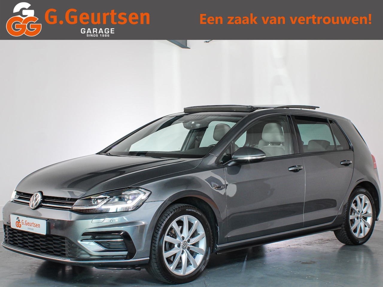 Volkswagen Golf - 1.4 TSI Highline R-line, Panoramadak, Trekhaak, LED, Alcantara, Navigatie, Cruise Control - AutoWereld.nl