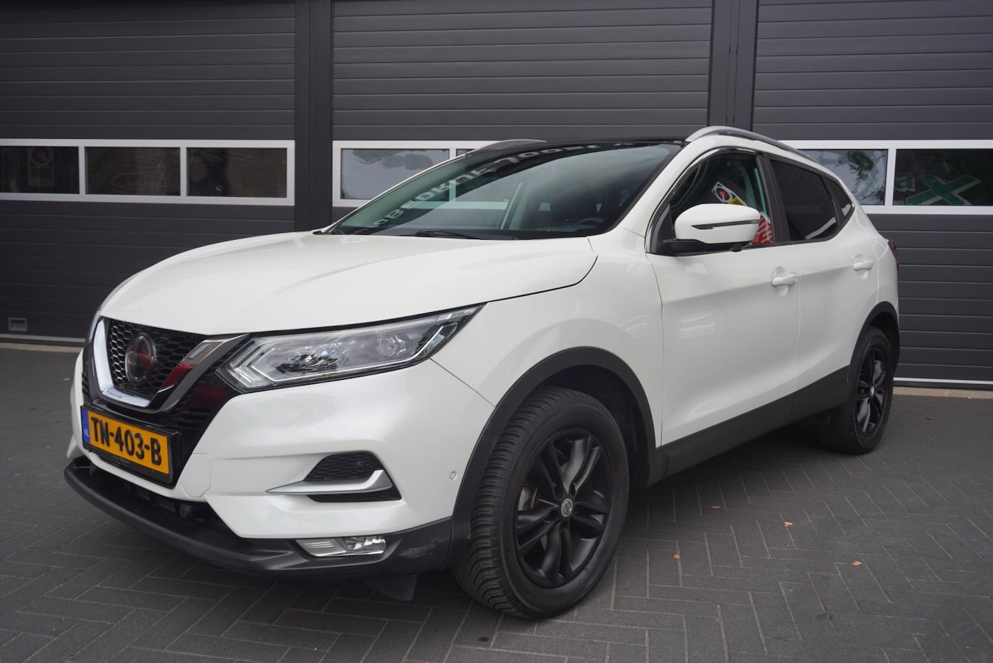 Nissan Qashqai - 1.2 Climate Control/Trekhaak/Pano.dak/Camera/Navi/CC - AutoWereld.nl