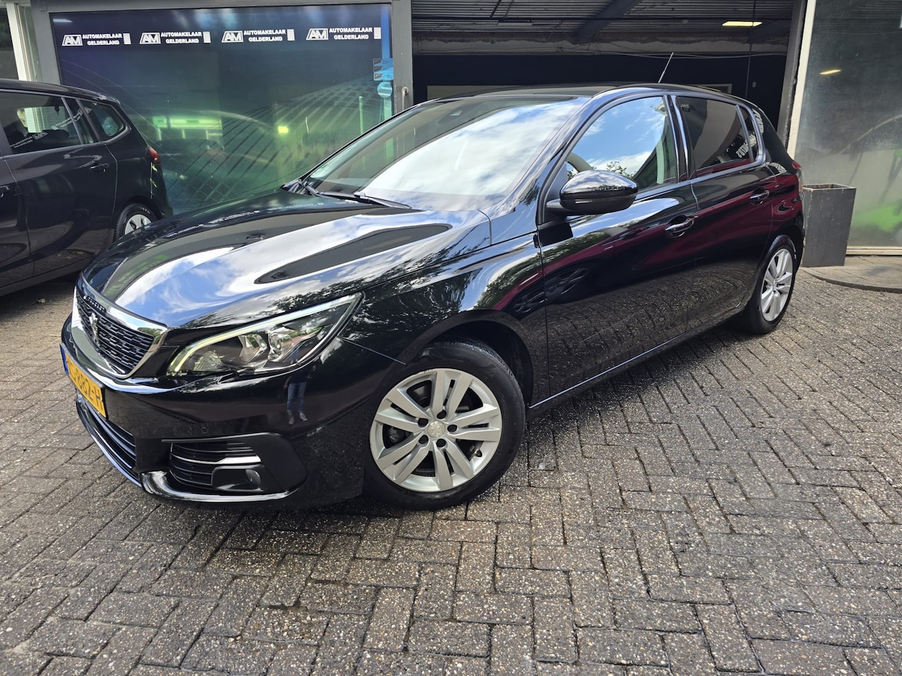 Peugeot 308 - 1.2 110 PK Executive | 2E EIGENAAR | 12MND GARANTIE | PANO DAK| AIRCO | NAVI |CRUISE | - AutoWereld.nl