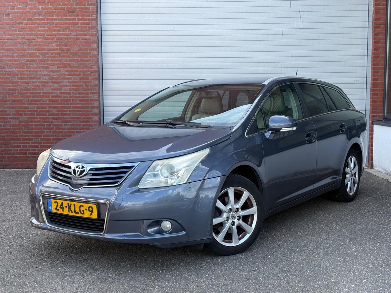 Toyota Avensis Wagon - 2.0 VVTi Executive Business| NAVI| LEER| AUTOMAAT - AutoWereld.nl