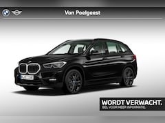 BMW X1 - xDrive25e Sport -Line 18 Inch / Afneembare Trekhaak / Stoelverwarming / Led Koplampen / He