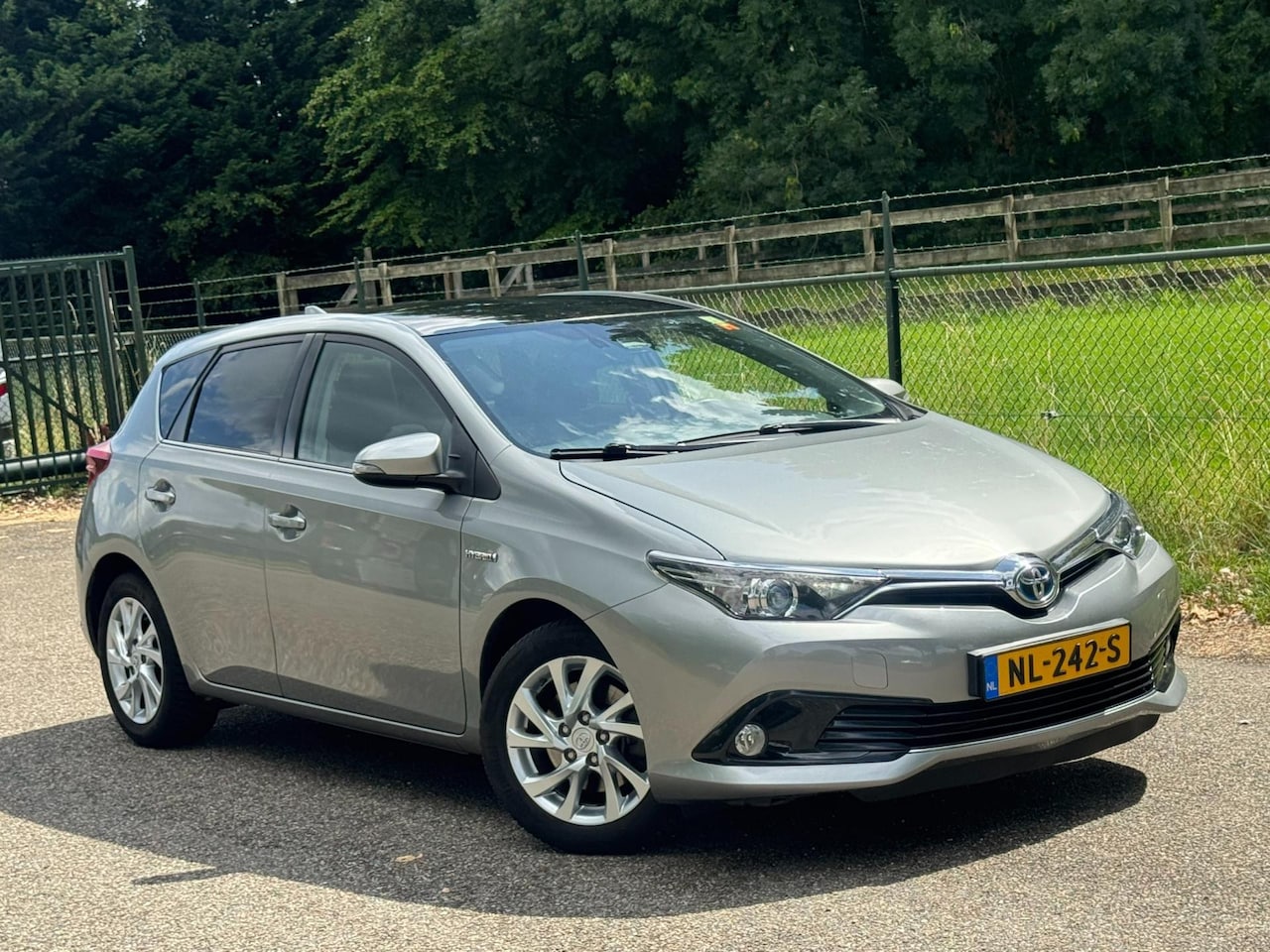 Toyota Auris - 1.8 Hybrid Dynamic /Navi/Pano/Automaat/ - AutoWereld.nl