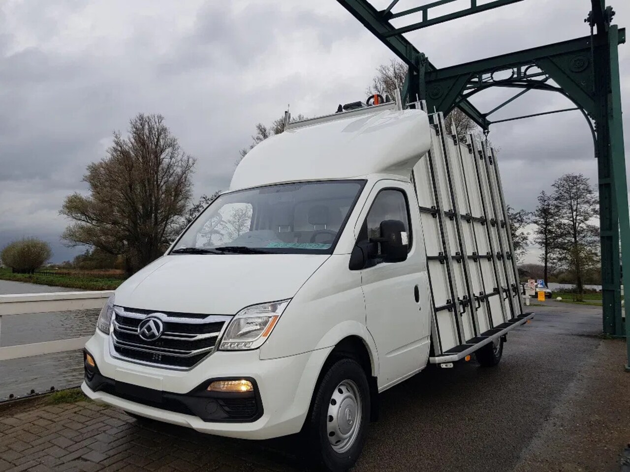 Maxus EV80 - Glasresteel voertuig 100% Elektrisch!! EV80 Chassis Glasresteel voertuig 100% Elektrisch - AutoWereld.nl