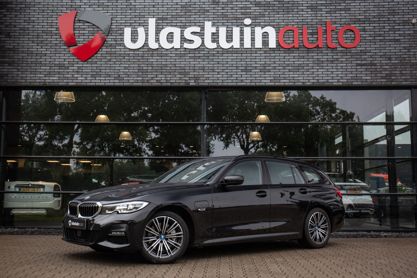 BMW 3-serie Touring - 330e High Executive M-Sport , Adap. cruise, Trekhaak, Sfeerverlichting, - AutoWereld.nl