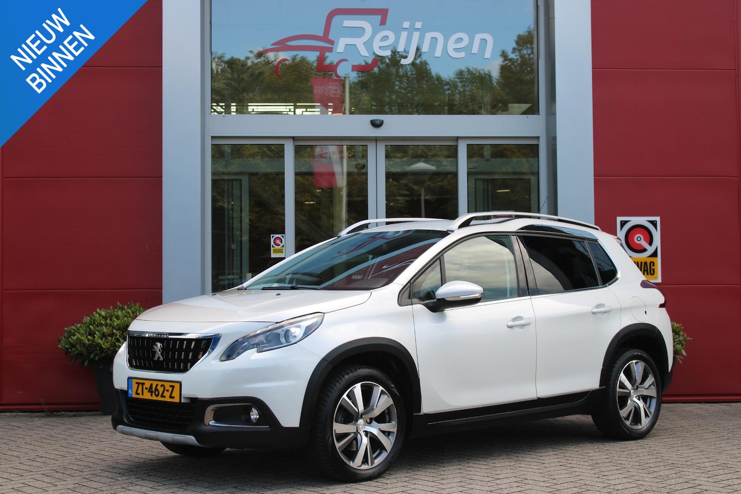 Peugeot 2008 - 1.2 130PK ALLURE | AFNEEMBARE TREKHAAK | APPLE CARPLAY/ANDROID AUTO | ALL SEASON BANDEN | - AutoWereld.nl