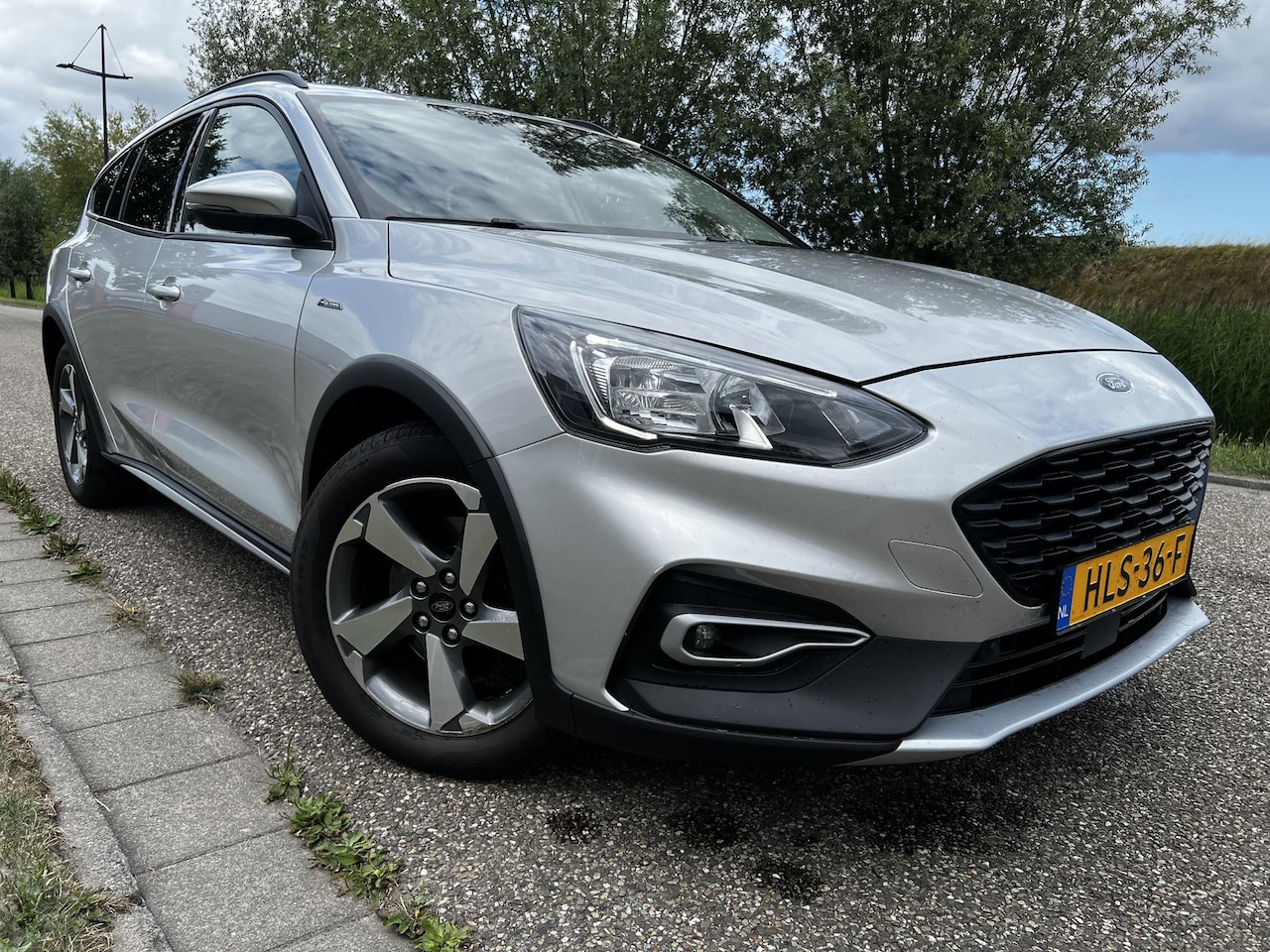 Ford Focus Wagon - 1.0 EcoBoost Active X Wagon Automaat Automaat - AutoWereld.nl