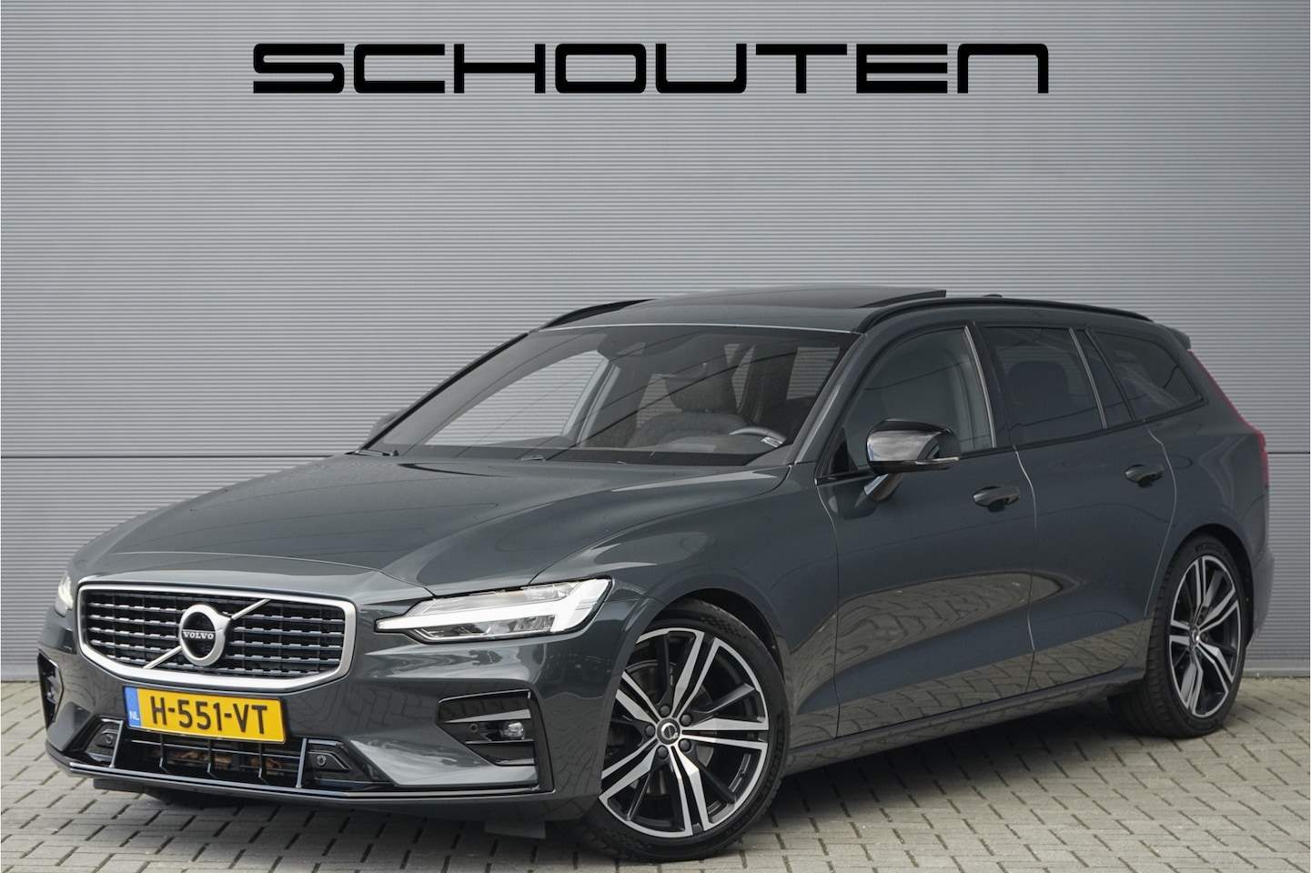 Volvo V60 - 2.0 T4 R-Design Pano Leder Camera 19" Stuurwielverw - AutoWereld.nl