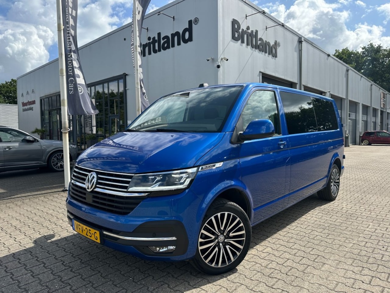 Volkswagen Transporter - 2.0 TDI 199pk DSG BULLI DC bj2020 *Led *Virtual cockpit *Adaptive *Camera - AutoWereld.nl