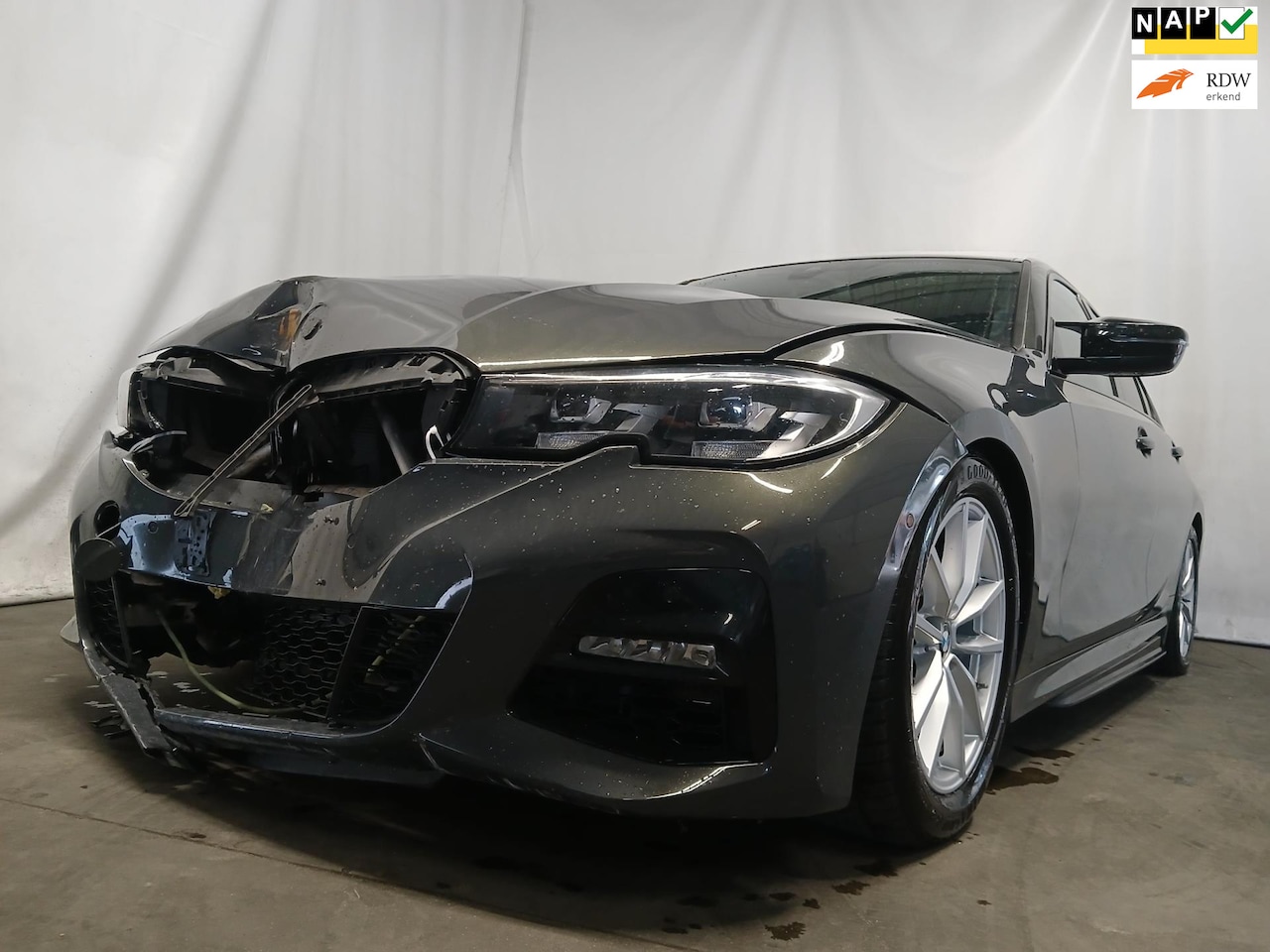 BMW 3-serie - 320i Executive Edition - Leder - Clima - Cruise - Schade - BPM - AutoWereld.nl