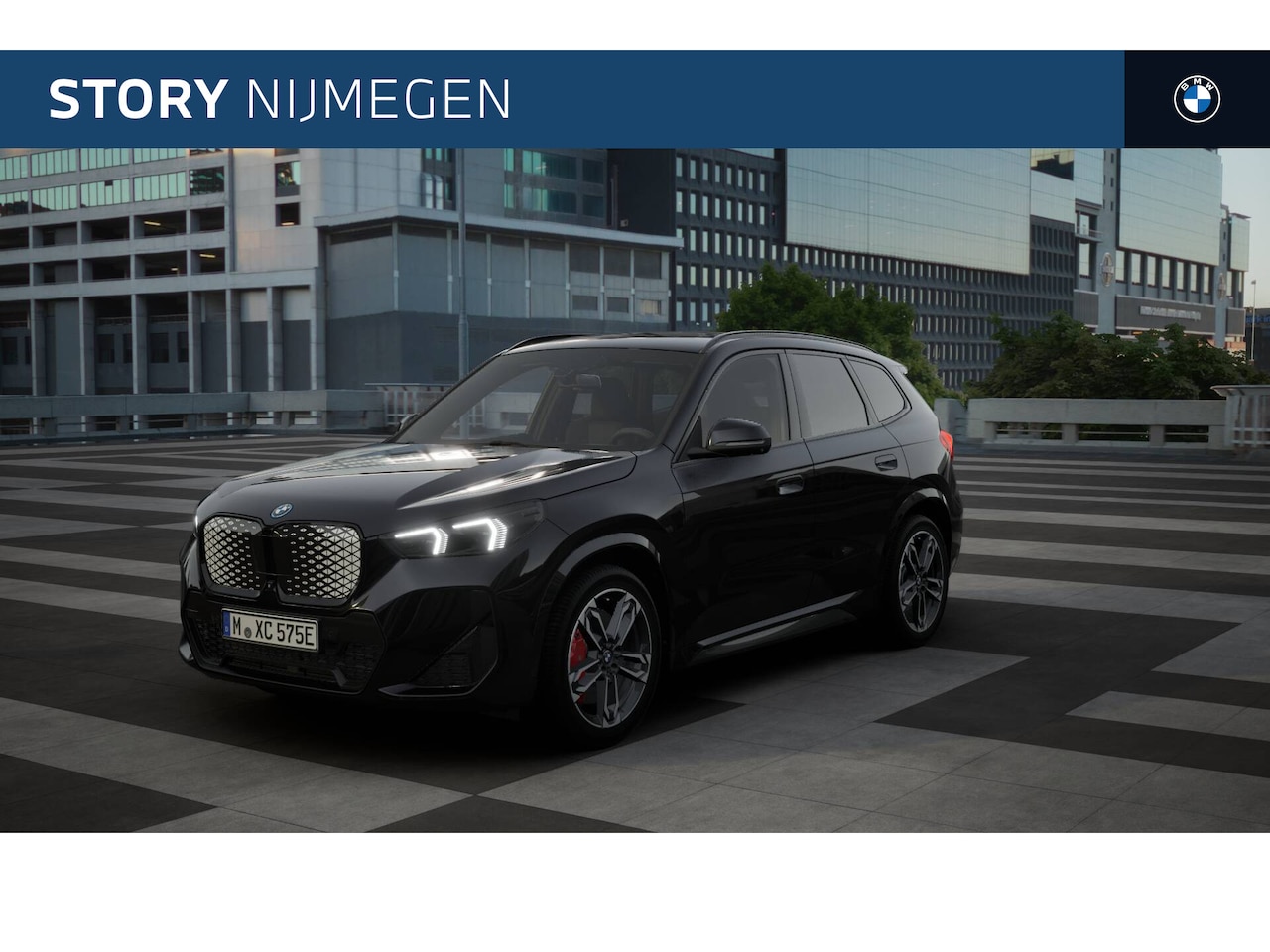 BMW iX1 - eDrive20 M Sport / Panoramadak / Sportstoelen / Achteruitrijcamera / M Adaptief onderstel - AutoWereld.nl