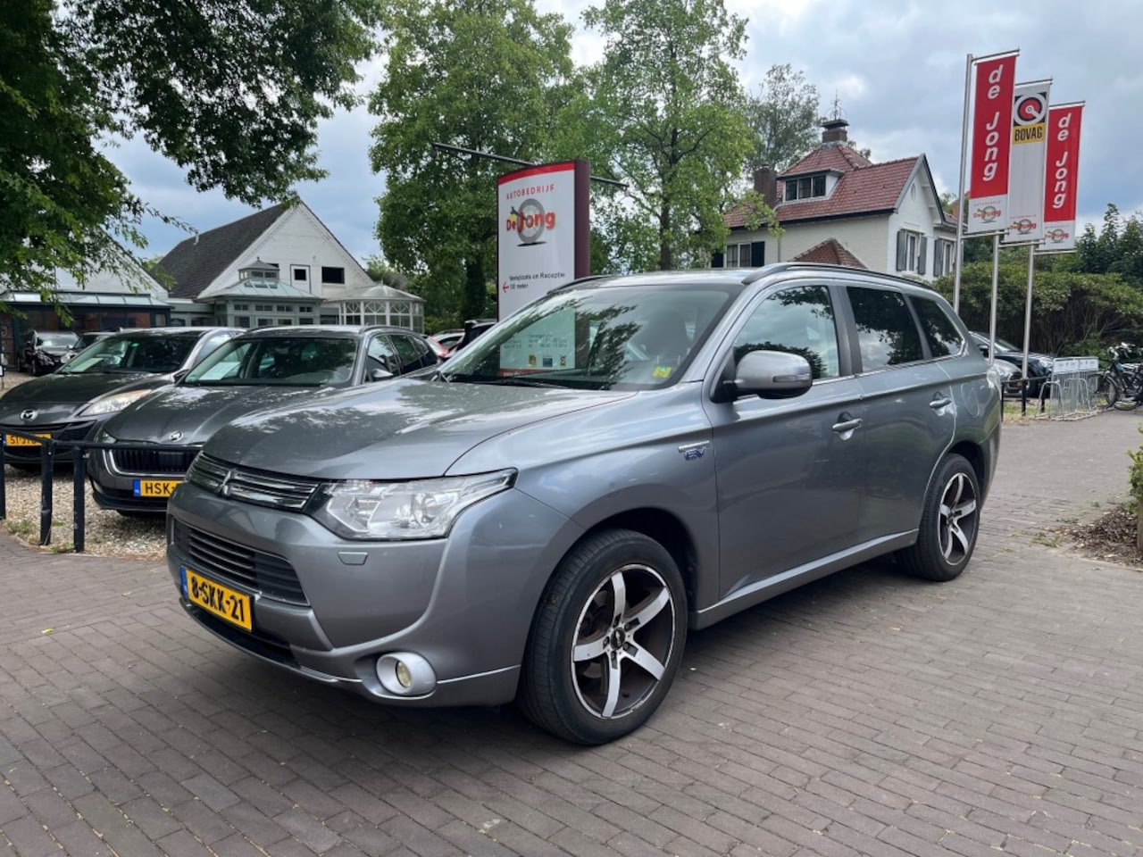 Mitsubishi Outlander - 2.0 PHEV INSTYLE PLUG-IN / SCHUIFDAK / LEDER / CAMERA / TREKHAAK - AutoWereld.nl