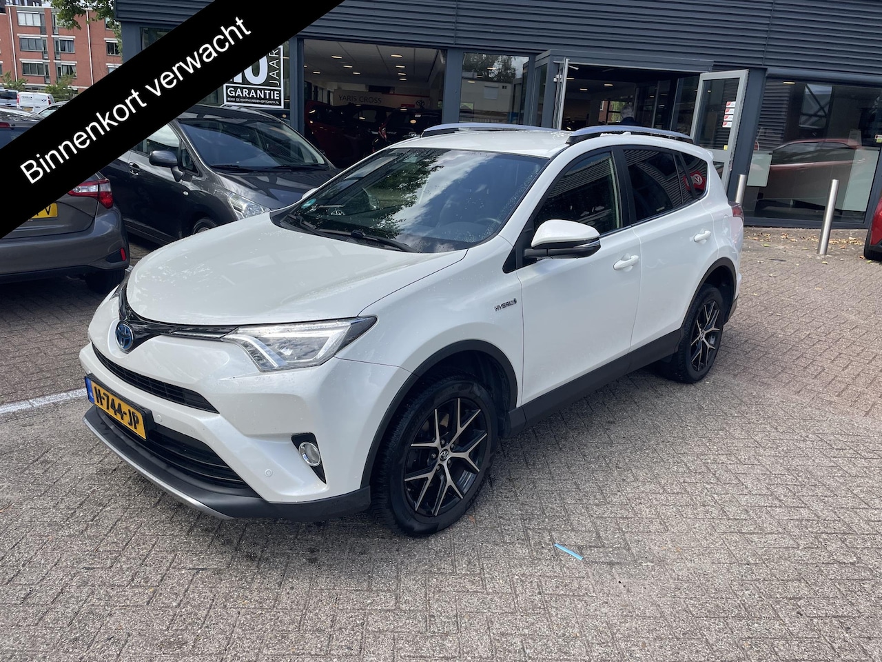 Toyota RAV4 - 2.5 Hybrid AWD Executive Business | 1650KG trekgewicht | Parkeersensoren | Navigatie | Afn - AutoWereld.nl