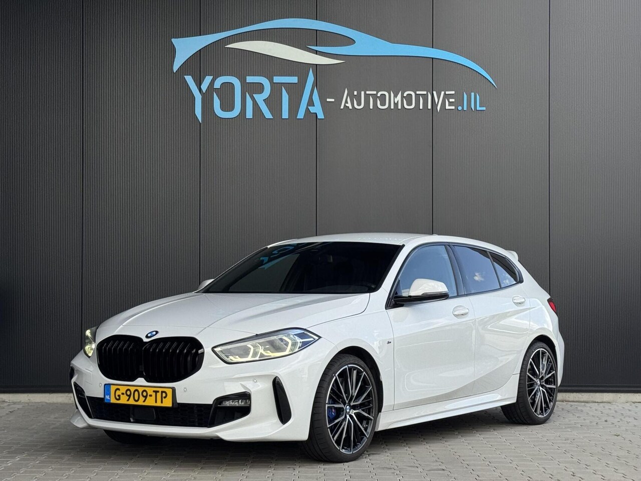 BMW 1-serie - 118i M Sport NL AUTO*SCHAALSTOEL*19 INCH*VIRTUAL - AutoWereld.nl