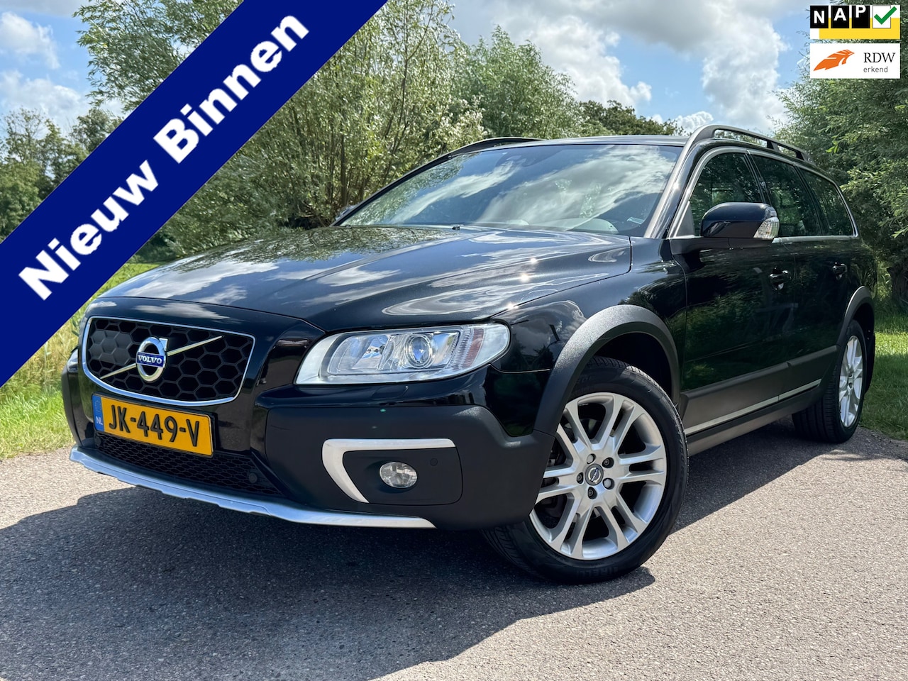 Volvo XC70 - 2.4 D5 Polar+ / Originele NL Auto / Automaat / Airco / Navi / Camera / Schuifdak / Elektri - AutoWereld.nl