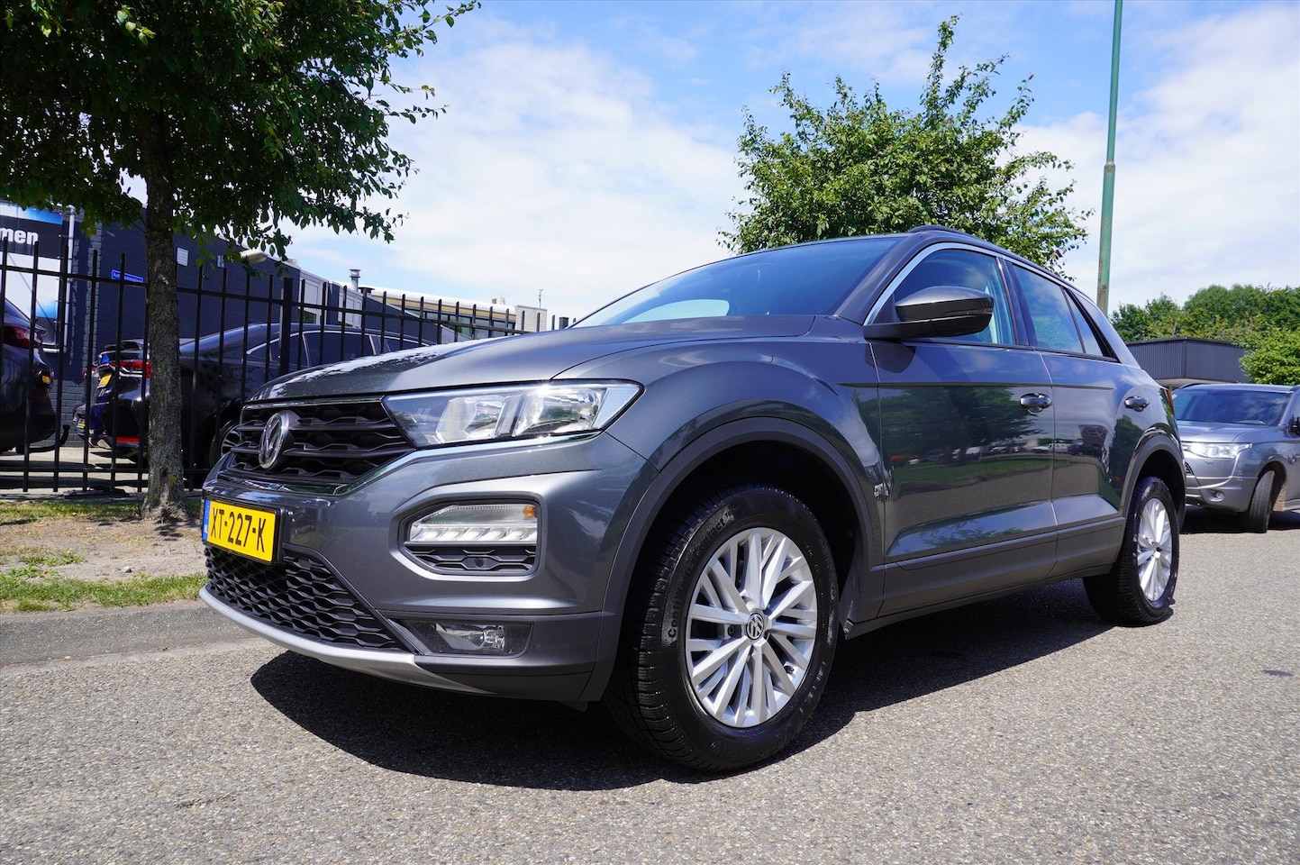 Volkswagen T-Roc - 1.5 TSI 150pk T-Roc Style Executive Trekhaak Apple Carplay - AutoWereld.nl