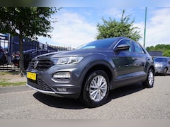 Volkswagen T-Roc - 1.5 TSI 150pk T-Roc Style Executive Trekhaak Apple Carplay