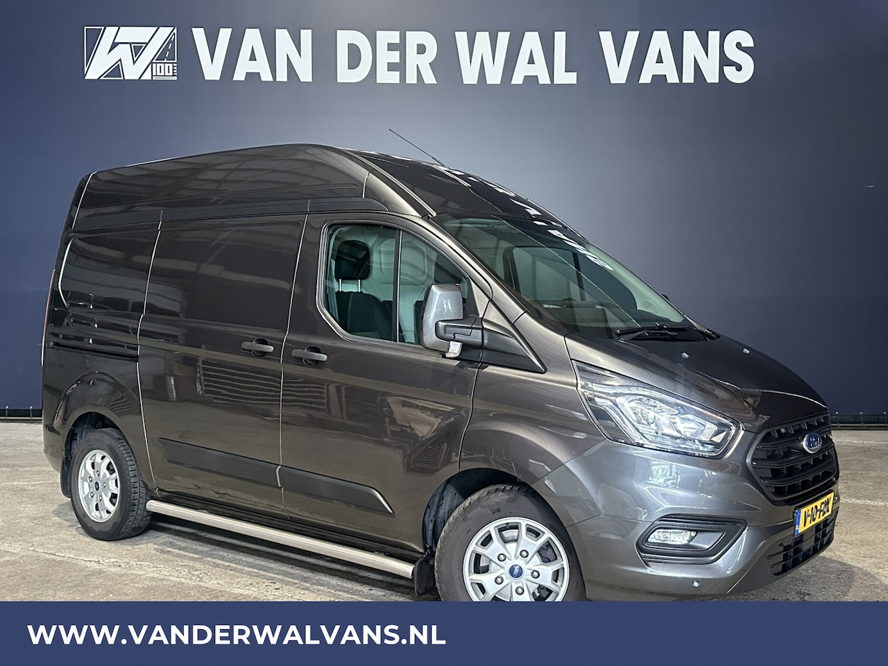 Ford Transit Custom - 2.0 TDCI 131pk Euro6 L1H2 Airco | Cruiscontrol | Trekhaak 2500kg | Sidebars LM Velgen, Sto - AutoWereld.nl