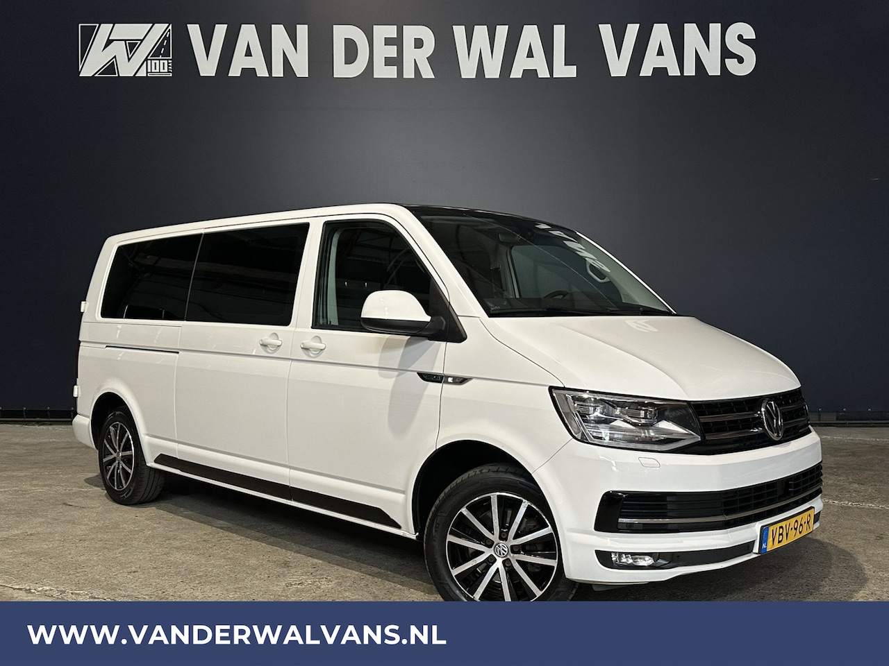 Volkswagen Transporter - 2.0 TDI 150pk Automaat L2H1 Dubbele Cabine Euro6 Airco | Camera | Navigatie | 5-Zits | App - AutoWereld.nl