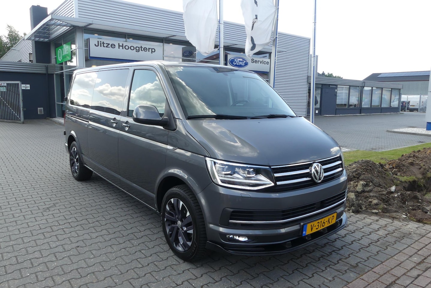 Volkswagen Transporter - 2.0 TDI L2H1 DC Highline SCHUIF/KANTELDAK, ADAPTIEVE CRUISE, DAB, APPLE CARPLAY, CLIMA, NA - AutoWereld.nl