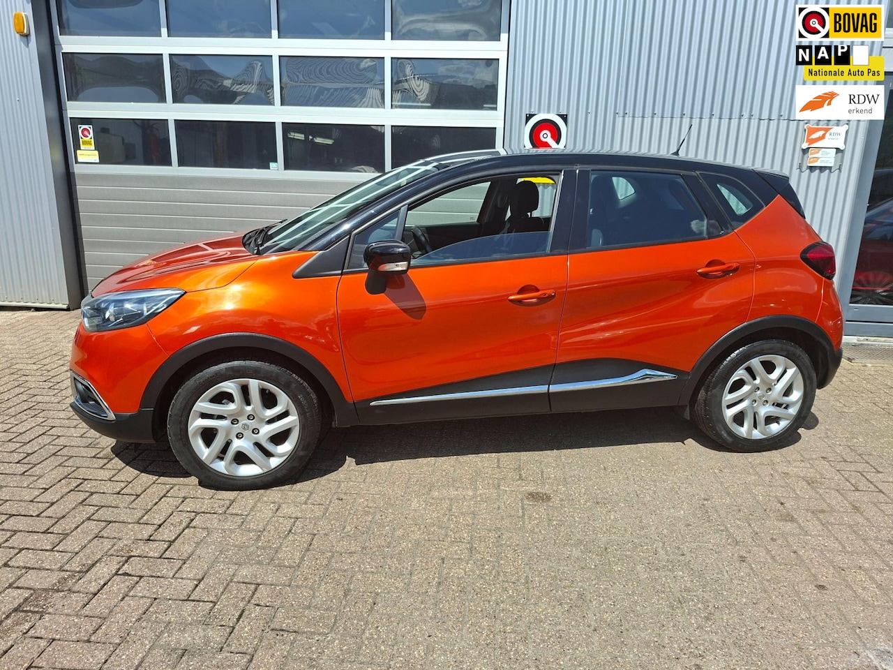 Renault Captur - Stoelverw. Trekhaak Navigatie Airco Camera Cruise - AutoWereld.nl