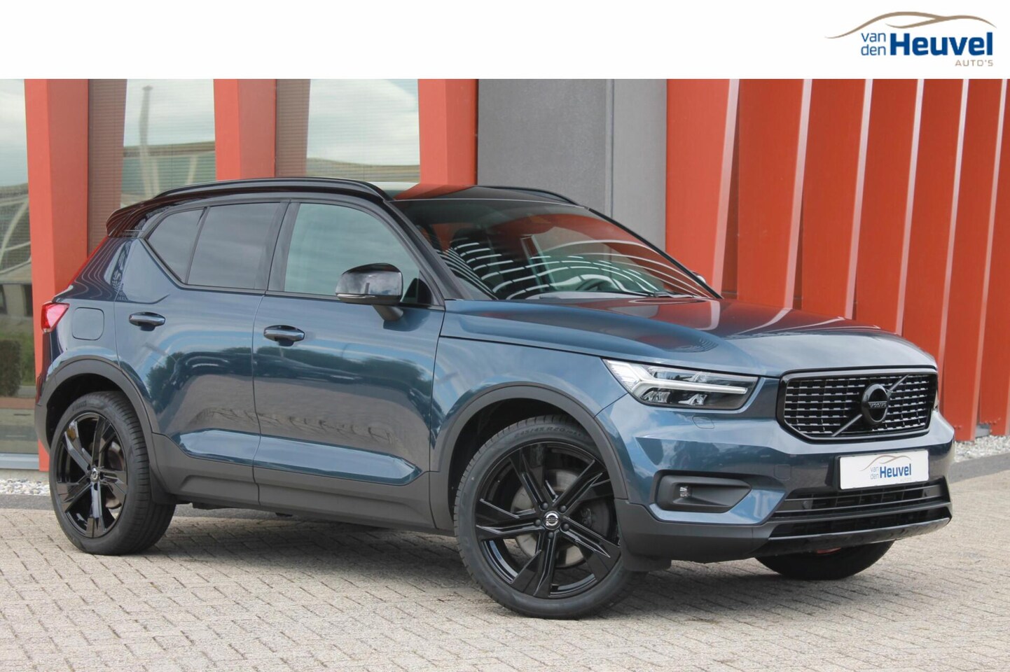 Volvo XC40 - T5 Recharge R-Design | Parkeercamera | 20 Inch | Trekhaak | Stoelverwarming | Pilot Assist - AutoWereld.nl