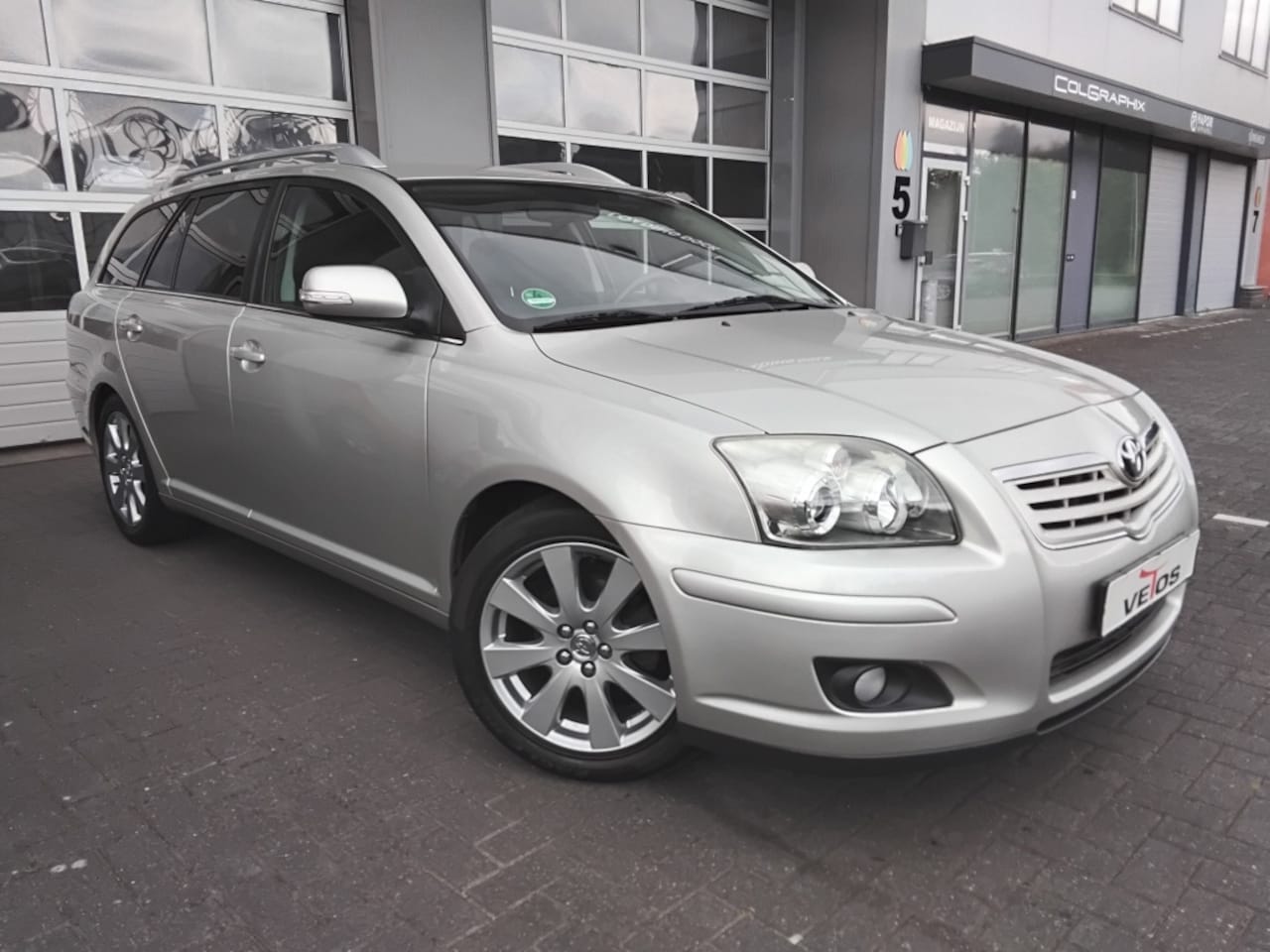Toyota Avensis Wagon - 1.8 VVTi Business 1.8 VVTi Business - AutoWereld.nl