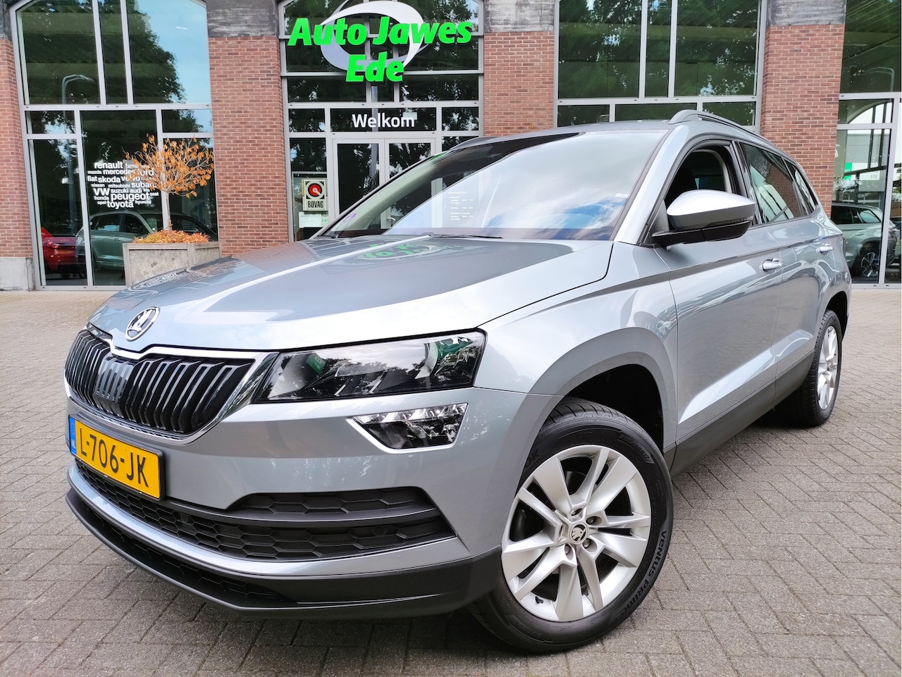 Skoda Karoq - 1.0 TSI Business Edition 17Inch LMV - Parkeersensoren V+A - Getinte ruiten - NL auto - AutoWereld.nl