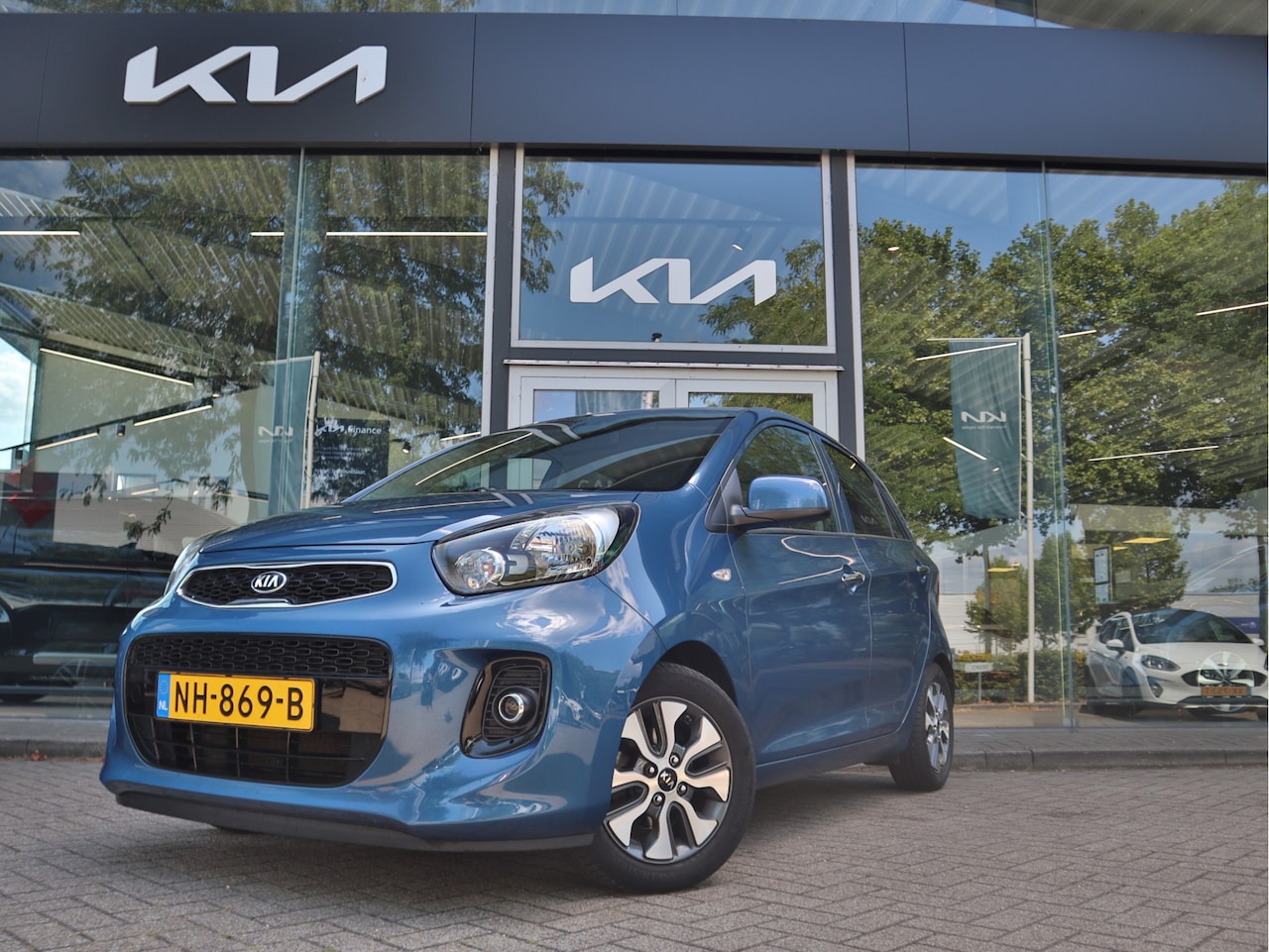 Kia Picanto - 1.0 CVVT ComfortPlusLine Navigator | Navigatie | Camera | Bluetooth | Trekhaak | All Seaso - AutoWereld.nl
