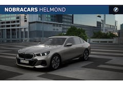 BMW 5-serie - 530e M Sport Automaat / Trekhaak / Achteruitrijcamera / Adaptieve LED / M Sportonderstel /