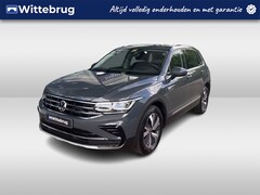Volkswagen Tiguan - 1.4 TSI eHybrid 245pk DSG Life / Zwenkbare Trekhaak / 18'' LM velgen / Adaptive cruise con