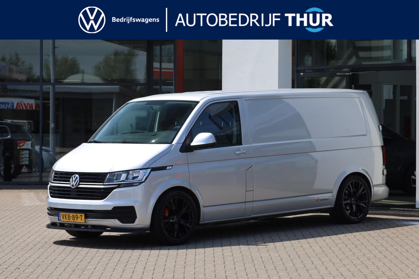 Volkswagen Transporter - 2.0 TDI L2H1 28 150PK / 110kW Achterdeuren met ruit,  19" LMV zwart, 3 zits, airco, bumper - AutoWereld.nl