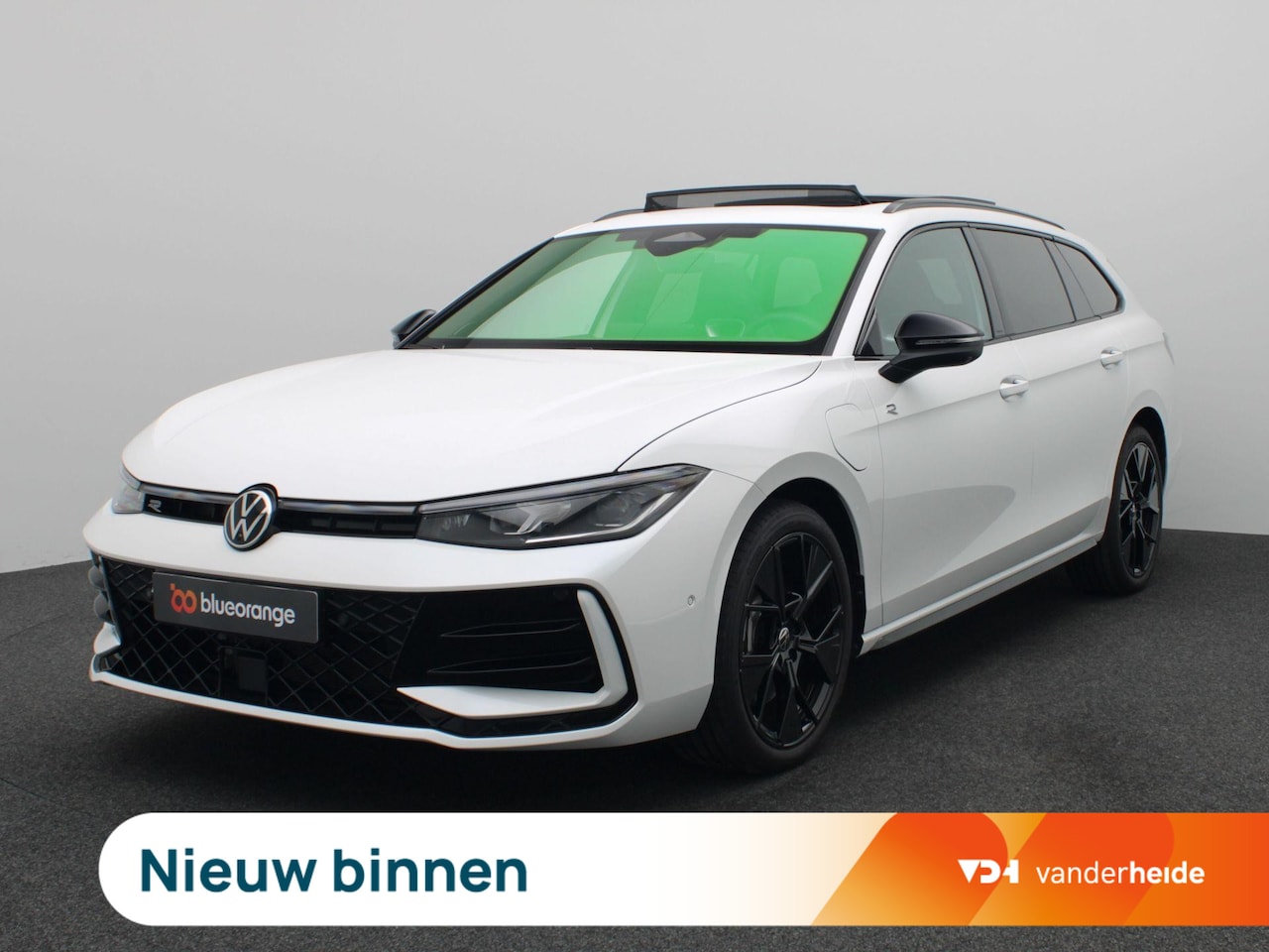 Volkswagen Passat Variant - 1.5 eHybrid R-Line Business Trekhaak, 360 graden Camera, Harman & Kardon, Panoramdak, Elek - AutoWereld.nl
