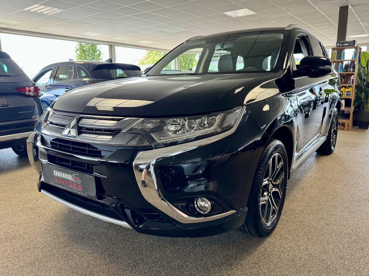 Mitsubishi Outlander - 2.0 PHEV Executive Edition 306 Camera,Navi,18inch lmv Trekhaak - AutoWereld.nl