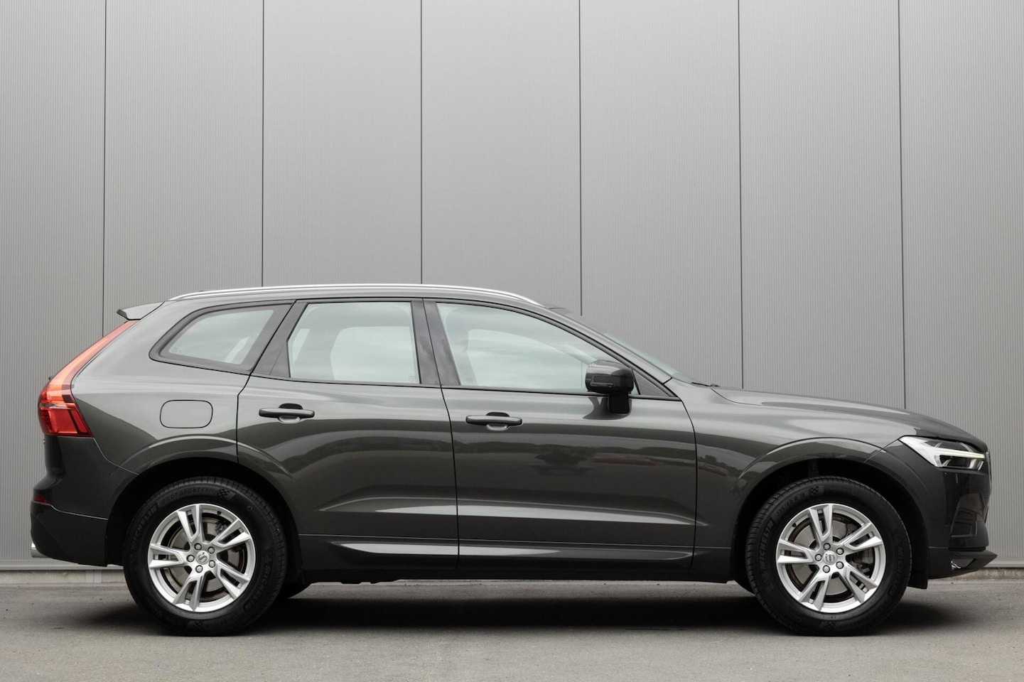 Volvo XC60 - 2.0 T5 Momentum Pro |DAB+|Leder|Car Play| - AutoWereld.nl