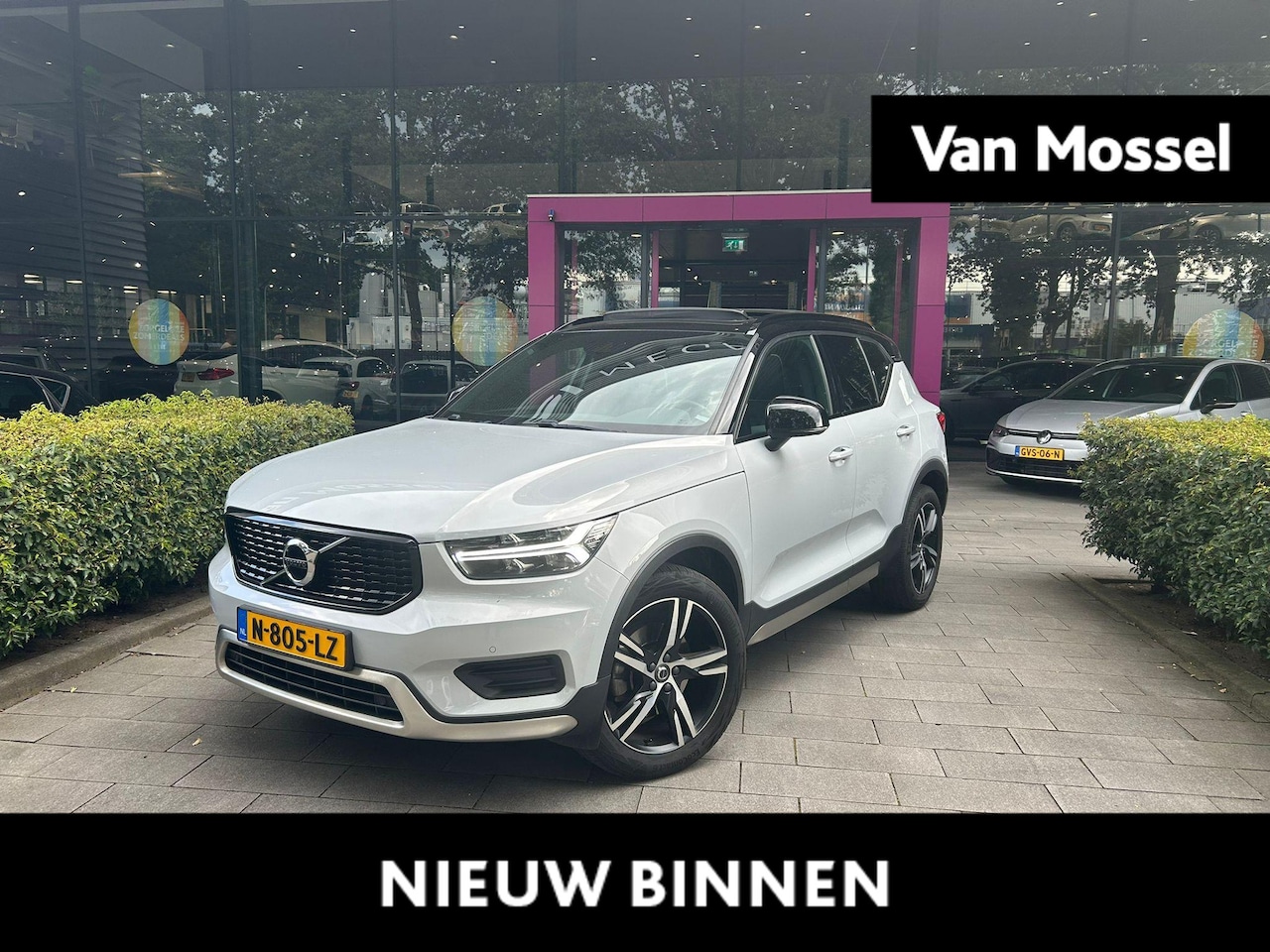 Volvo XC40 - 2.0 B4 R-Design | WORDT VERWACHT | PANORAMADAK | ACHTERUITRIJCAMERA | HARMAN & KARDON | EL - AutoWereld.nl