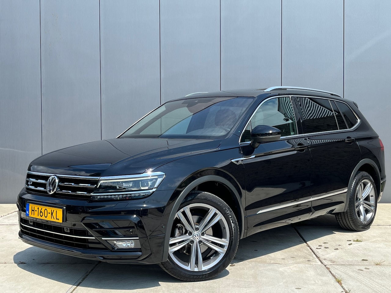 Volkswagen Tiguan Allspace - 1.5 TSI Highline Business R AUT / Panoramadak / Trekhaak - AutoWereld.nl