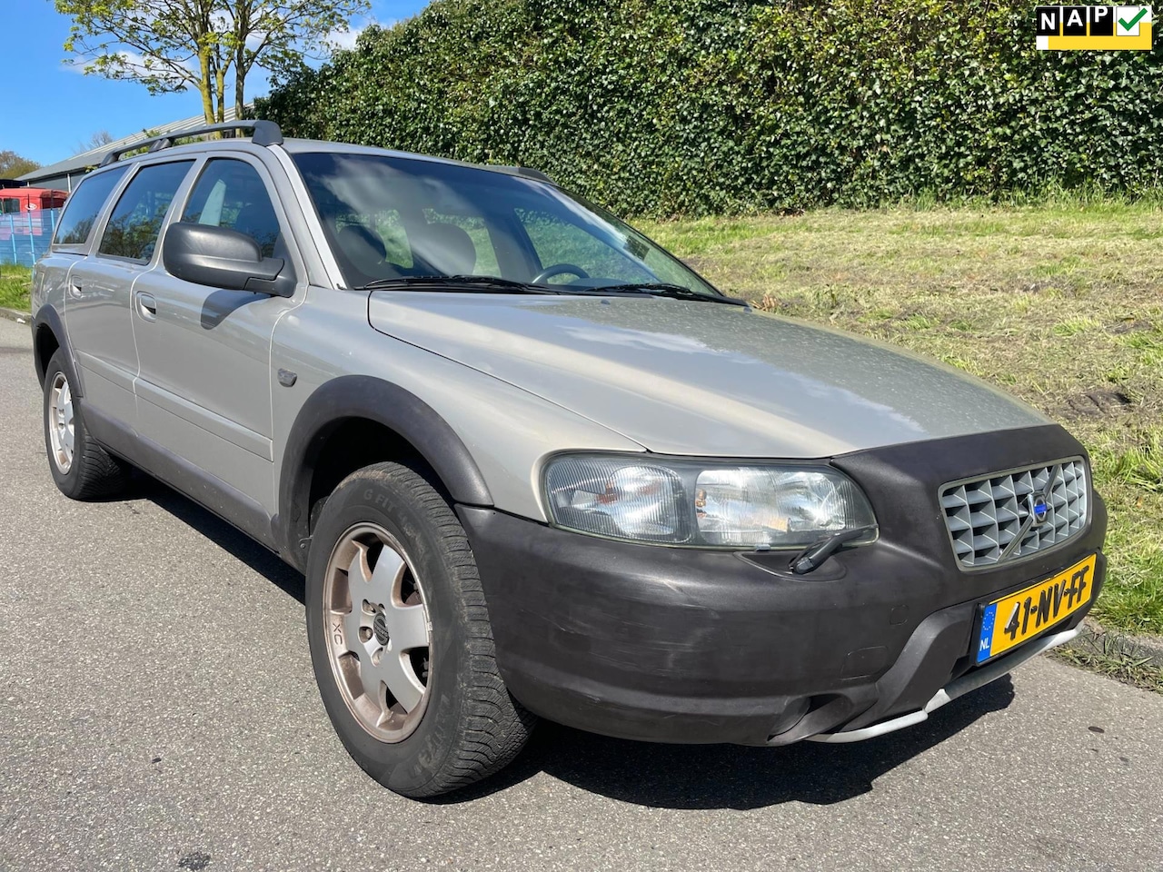 Volvo XC70 - 2.5 T AWD Geartronic BENZINETANK LEK - AutoWereld.nl