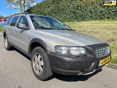 Volvo XC70 - 2.5 T AWD Geartronic BENZINETANK LEK