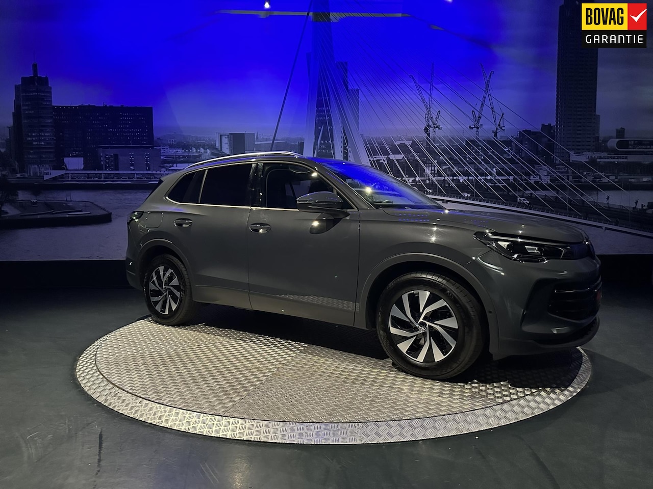 Volkswagen Tiguan - 1.5 eTSI Life Edition *WinterPack*LEDPlus*Keyless*PrivGlass* - AutoWereld.nl