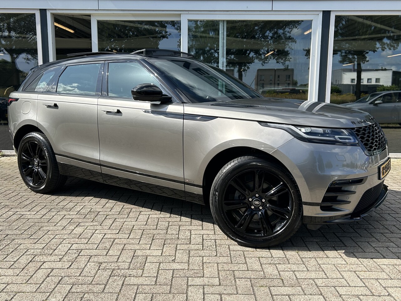 Land Rover Range Rover Velar - 2.0 P250 Turbo AWD R-Dynamic SE ACC / Stoel-Stuurverwarming / Carplay / Camera / LED - AutoWereld.nl
