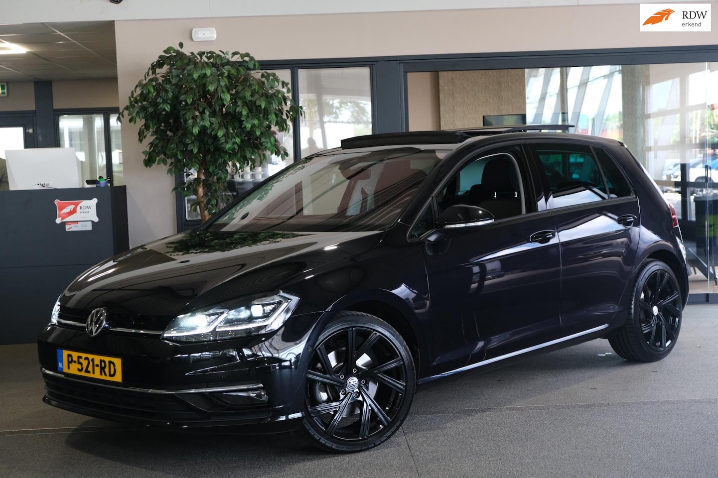 Volkswagen Golf - 1.5 TSI Highline Business R DSG 150PK Navi Pano ACC Virtual CAM PDC Massage Stoel - AutoWereld.nl