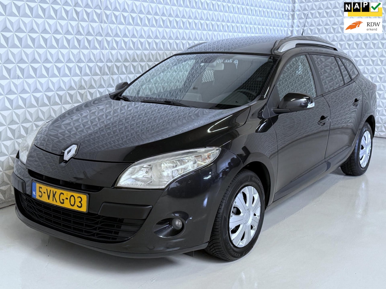 Renault Mégane - 1.5 dCi Expression Grijs kenteken! MARGE (2010) - AutoWereld.nl