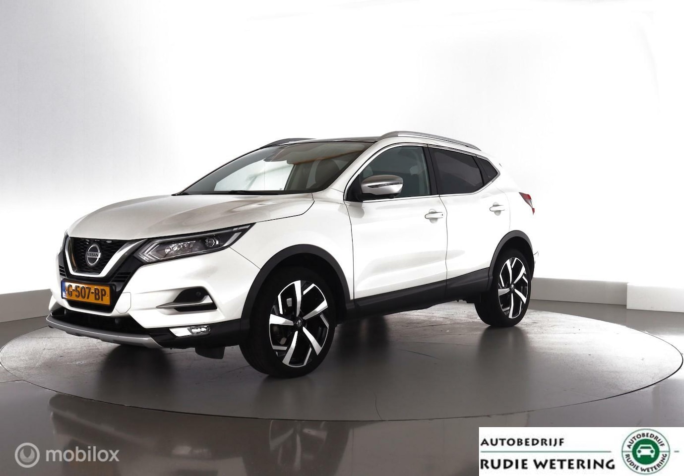 Nissan Qashqai - 1.3 DIG-T N-Motion panorama|led|cam 360|nav|dab|lmv19 - AutoWereld.nl