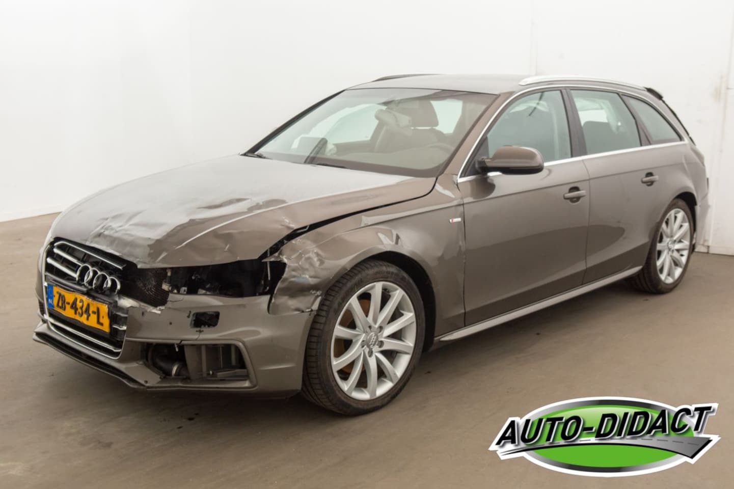 Audi A4 Avant - 2.0 TDI Clima Navi Half Leder - AutoWereld.nl