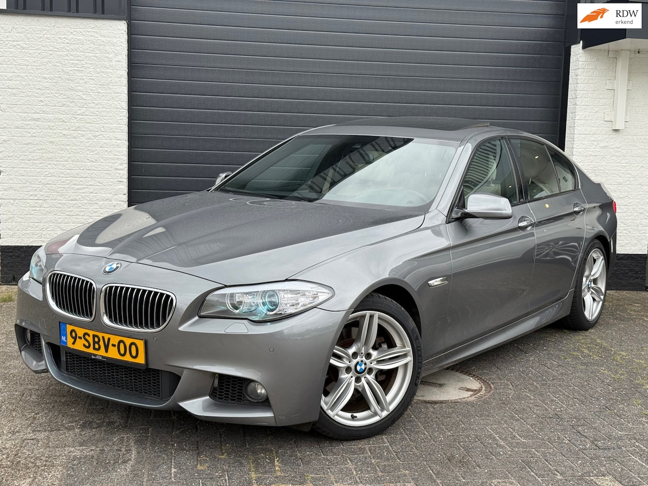 BMW 5-serie - 520i 184pk|M-Pakket|Pano|Leer|19” M-Velgen|NAP|Trekhaak|2013 - AutoWereld.nl