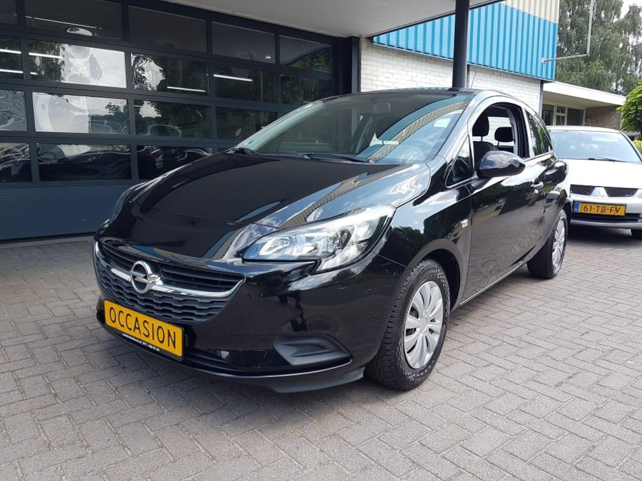 Opel Corsa-e - 1200i 16V 3 DEURS AIRCO zwart metallic - AutoWereld.nl