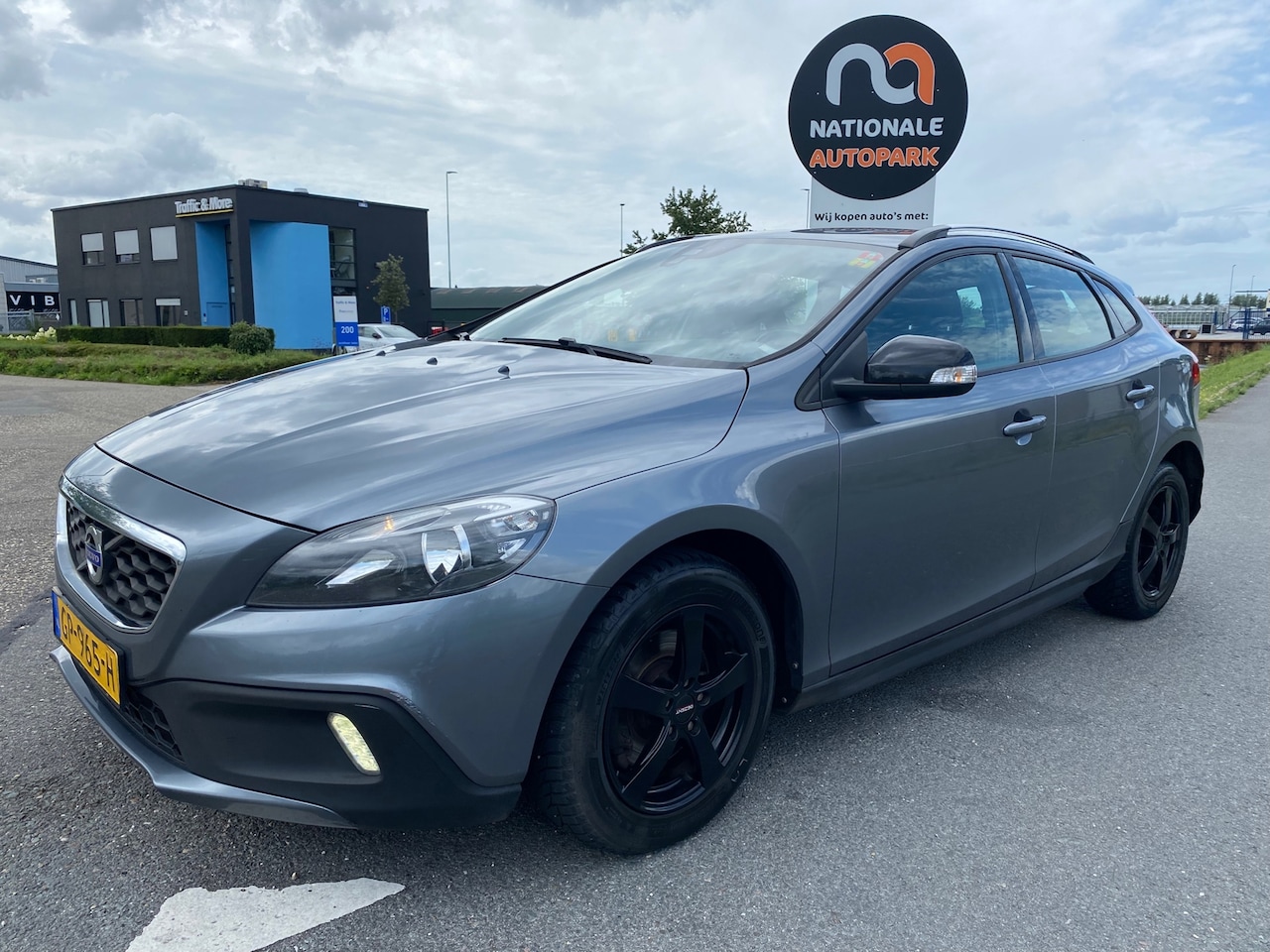 Volvo V40 Cross Country - 2014 * 1.6 D2 Momentum * LED * AUTOMAAT * LMV - AutoWereld.nl