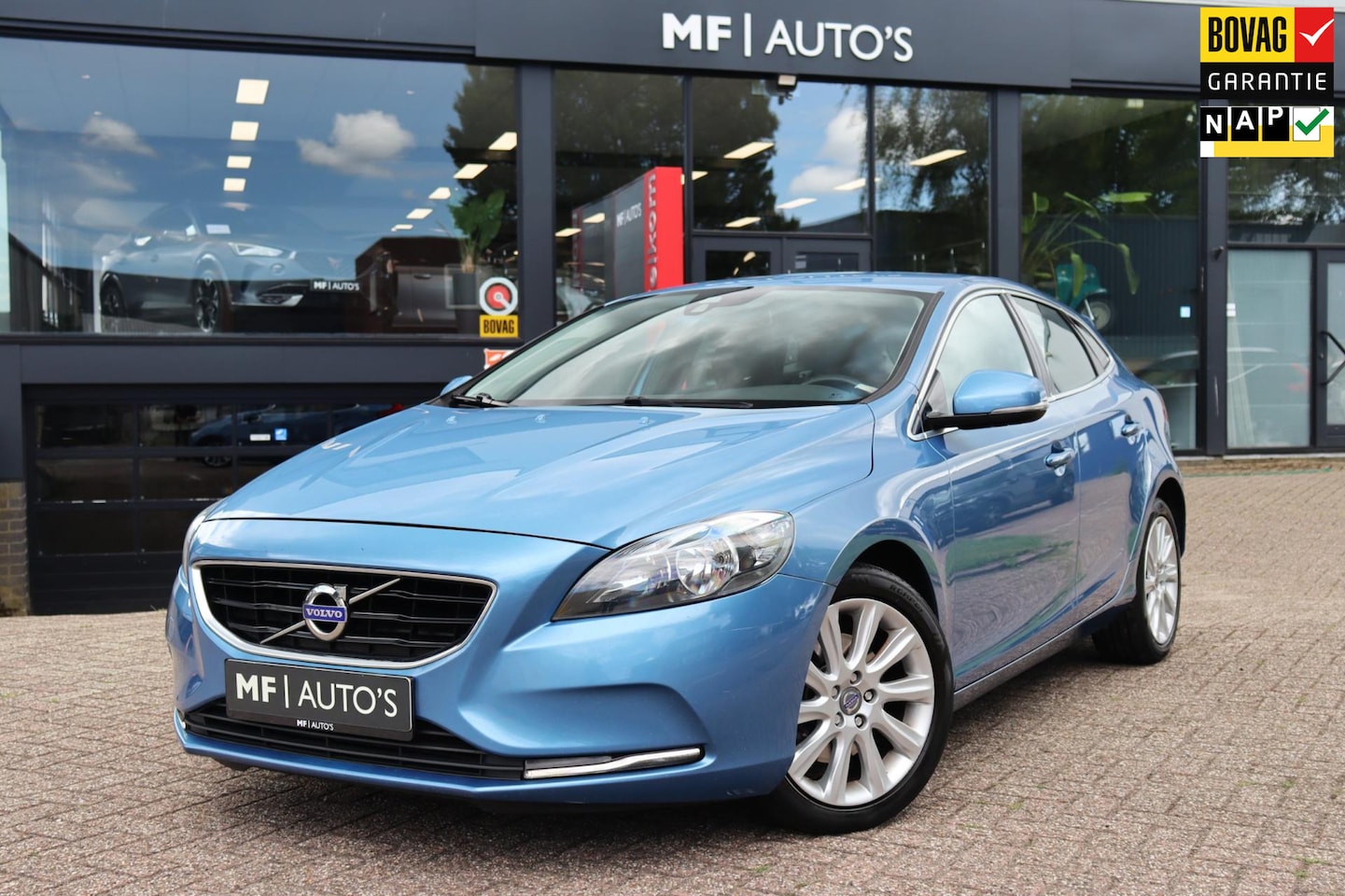 Volvo V40 - 1.6 T4 Momentum AUT|Navi|PDC|Clima|Ambiente|NL Auto - AutoWereld.nl