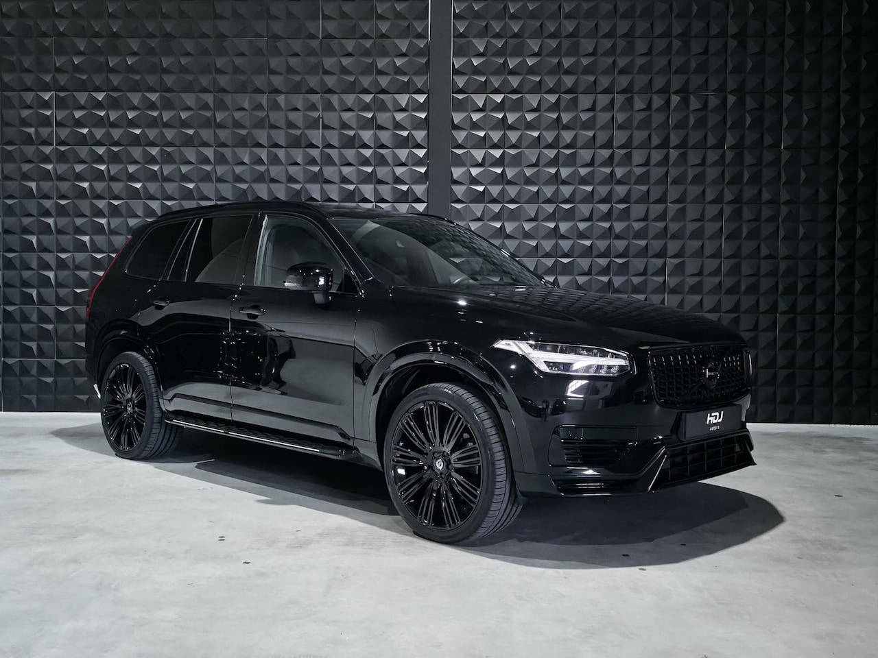 Volvo XC90 - 2.0 T8 Recharge AWD R-Design | All Black | H&K | HUD | Pano | BLIS | Trekh. | - AutoWereld.nl