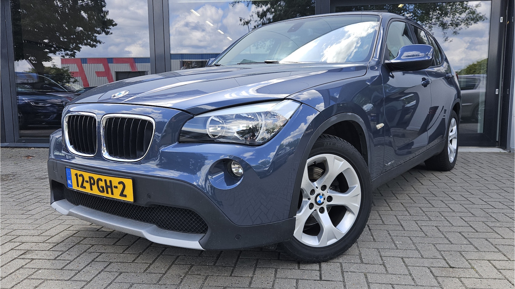 BMW X1 - sDrive18i Executive + CAMERA + PANO DAK + LEER + NAVIGATIE - AutoWereld.nl